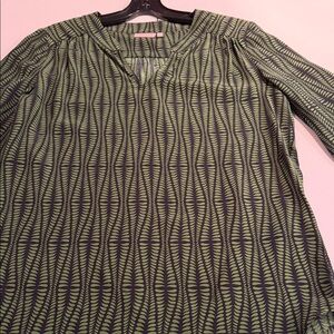 Elegant Leaf Patterned Blouse in Green